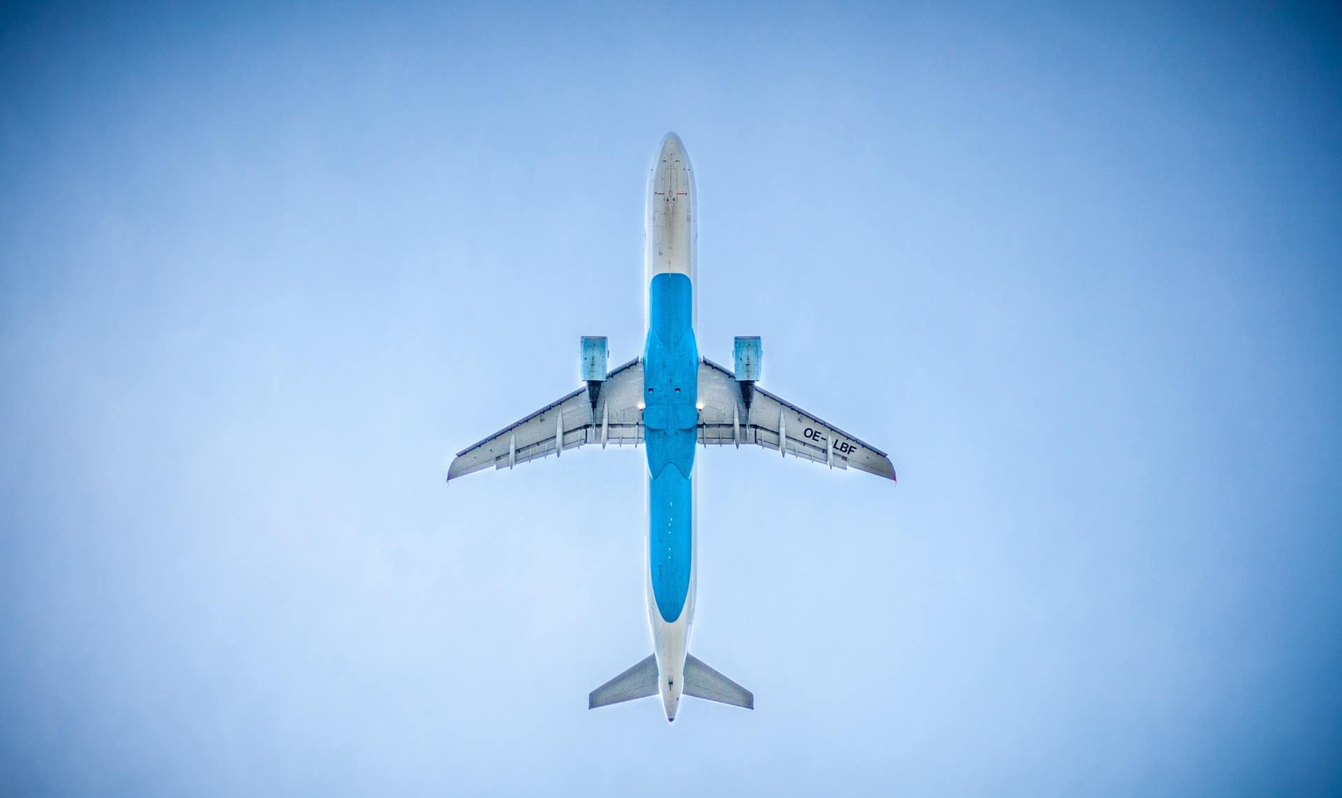 Read more about the article How to Choose the Seat If You Are Scared on a Plane